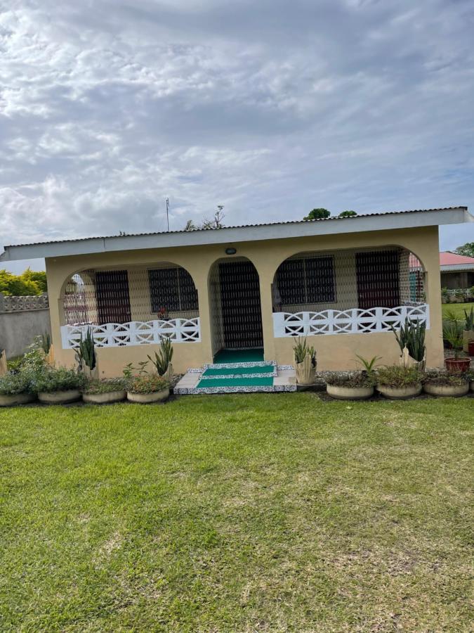 Janessa'S Dwellery Bed & Breakfast Port Vila Exterior photo